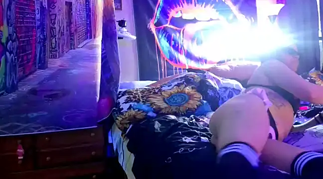 Snapshot of KRYZTALYNXXX chatting on 02.17.25 KRYZTALYNXXX online show from 02.17.25