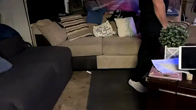 Snapshot of KRYZTALYNXXX chatting on 09.29.25 KRYZTALYNXXX online show from 09.29.25