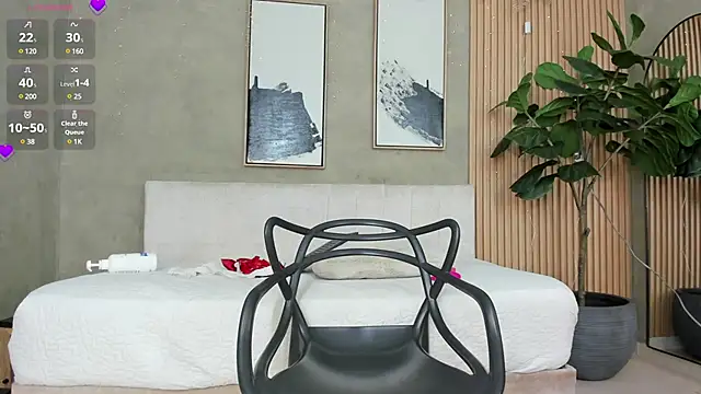 Snapshot of nina_soul chatting on 12.23.24 nina soul online show from 12.23.24