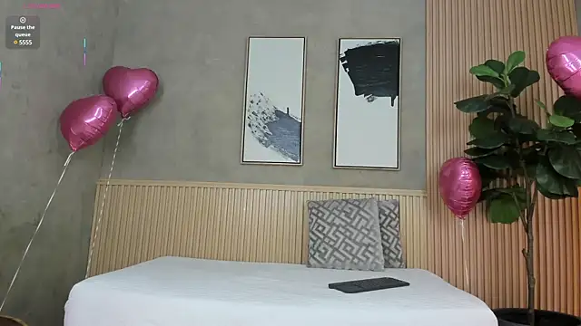 Snapshot of nina_soul chatting on 02.16.25 nina soul online show from 02.16.25