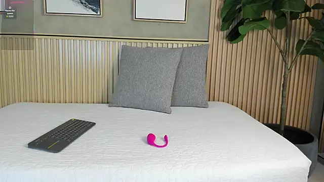 Snapshot of nina_soul chatting on 09.19.25 nina soul online show from 09.19.25