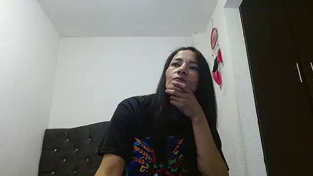 canela-hot34 online show from 10.23.25