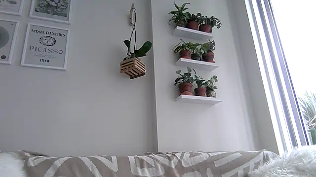 Snapshot of badblondebunny chatting on 10.04.25 badblondebunny online show from 10.04.25