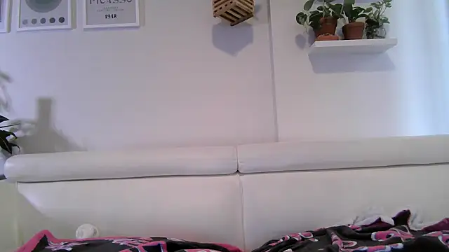 Snapshot of badblondebunny chatting on 10.08.25 badblondebunny online show from 10.08.25