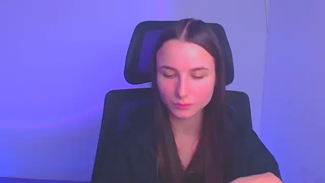 Snapshot of Eva_Janee chatting on 12.18.24 Eva Janee online show from 12.18.24