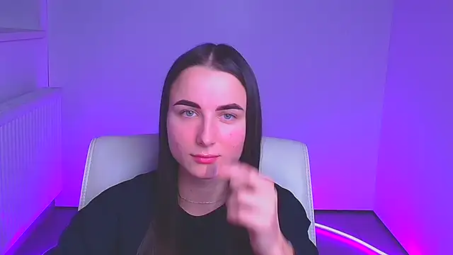 Snapshot of Eva_Janee chatting on 12.19.24 Eva Janee online show from 12.19.24