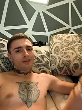 Snapshot of Anyonymuss chatting on 10.15.25 Anyonymuss online show from 10.15.25