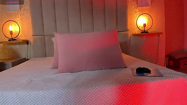 Snapshot of Amy-Saenz chatting on 10.16.25 Amy-Saenz online show from 10.16.25