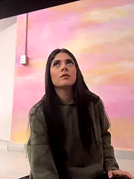 Snapshot of Amy-Saenz chatting on 10.27.25 Amy-Saenz online show from 10.27.25