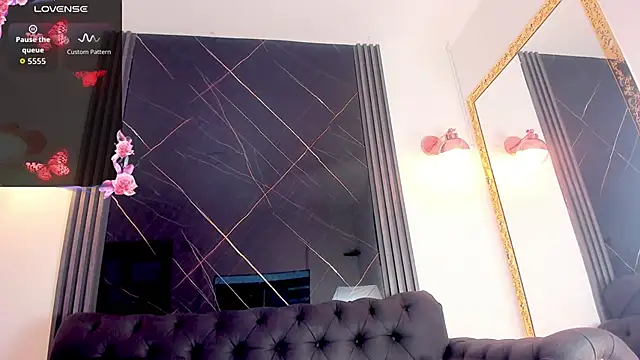 EvaaLovia1 online show from 11.17.25