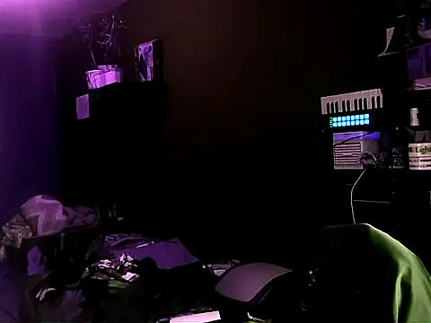 Snapshot of YouWantMe666 chatting on 10.10.25 YouWantMe666 online show from 10.10.25