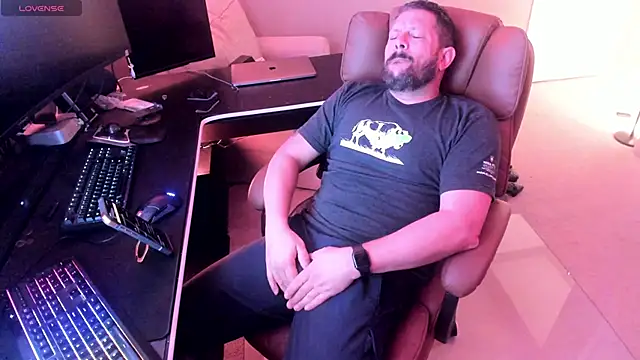 Snapshot of boytoyfrindles chatting on 03.02.26 boytoyfrindles online show from 03.02.26