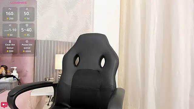 Snapshot of Kimmie_kaboom_x chatting on 10.04.25 Kimmie kaboom x online show from 10.04.25