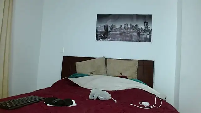 Snapshot of chicafitcaliente chatting on 11.05.25 chicafitcaliente online show from 11.05.25