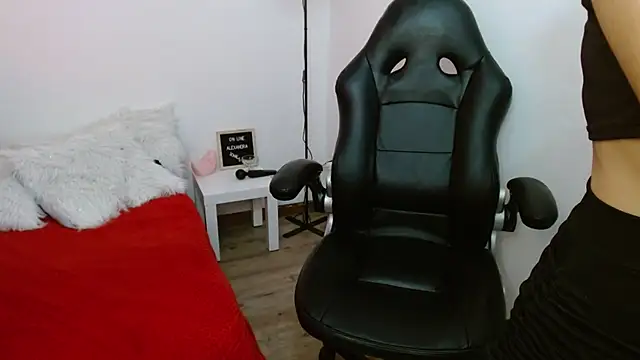 AlexandraJones  online show from 01.23.25