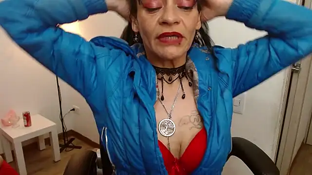 AlexandraJones  online show from 01.25.25