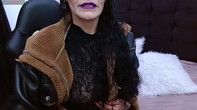 Snapshot of AlexandraJones_ chatting on 10.09.25 AlexandraJones online show from 10.09.25