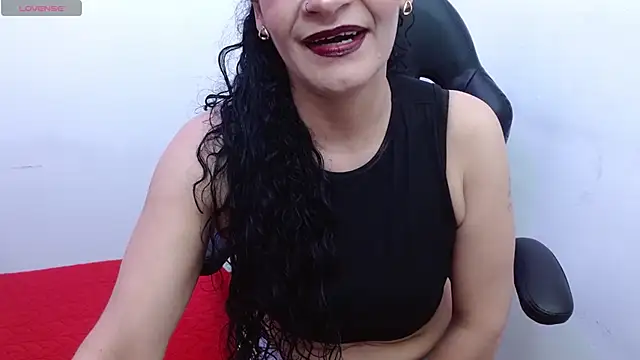 Snapshot of AlexandraJones_ chatting on 10.16.25 AlexandraJones online show from 10.16.25