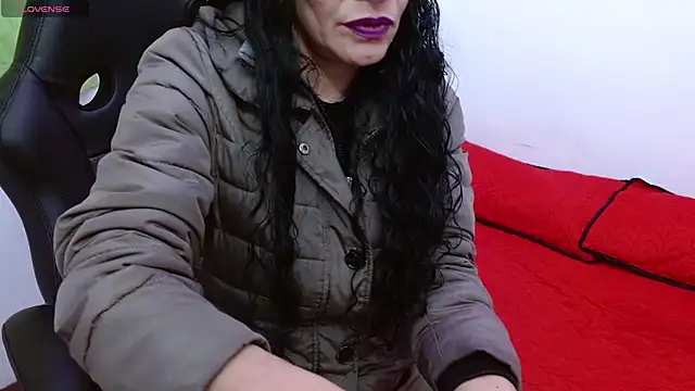 Snapshot of AlexandraJones_ chatting on 10.20.25 AlexandraJones online show from 10.20.25