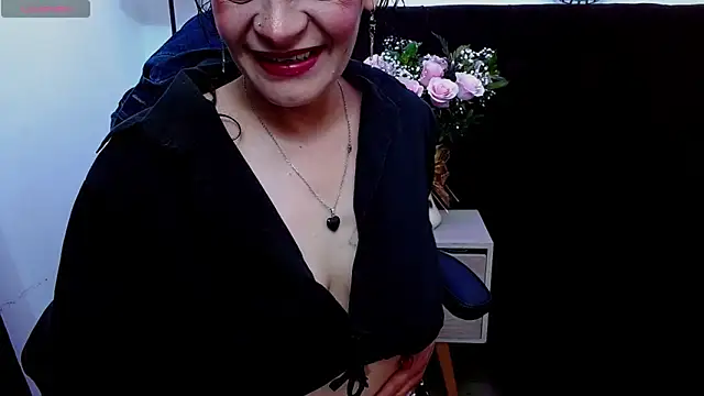 Snapshot of AlexandraJones_ chatting on 11.02.25 AlexandraJones online show from 11.02.25