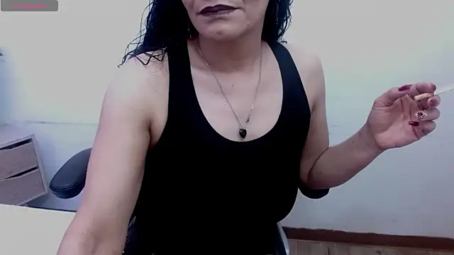 Snapshot of AlexandraJones_ chatting on 11.03.25 AlexandraJones online show from 11.03.25