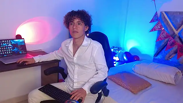 nickolas moon online show from 02.18.25