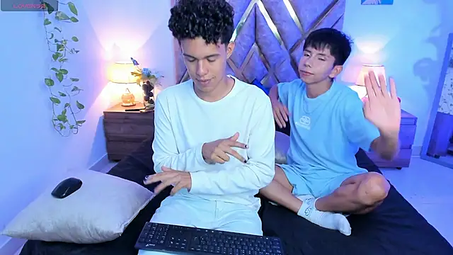 nickolas moon online show from 10.03.25