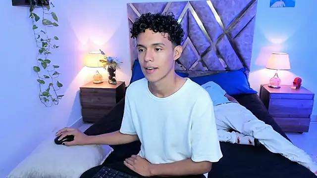 nickolas moon online show from 10.03.25