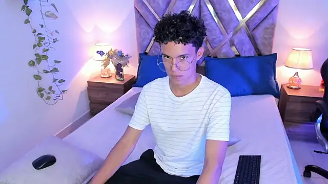 nickolas moon online show from 10.15.25