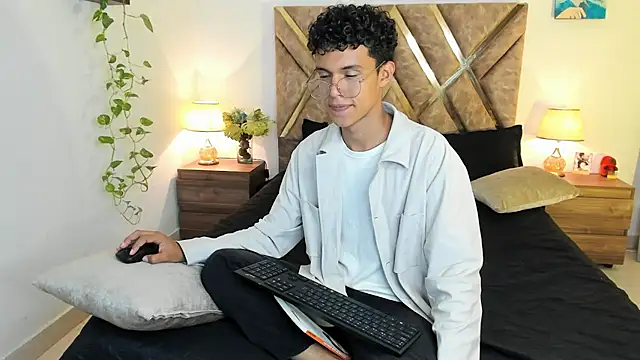 nickolas moon online show from 10.29.25