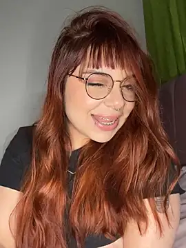 Snapshot of NatyOlson chatting on 02.04.25 NatyOlson online show from 02.04.25