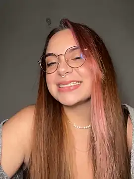 Snapshot of NatyOlson chatting on 09.10.25 NatyOlson online show from 09.10.25