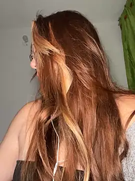 Snapshot of NatyOlson chatting on 10.09.25 NatyOlson online show from 10.09.25