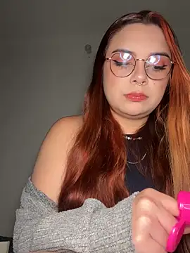 Snapshot of NatyOlson chatting on 11.05.25 NatyOlson online show from 11.05.25