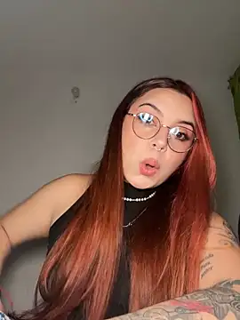 Snapshot of NatyOlson chatting on 11.08.25 NatyOlson online show from 11.08.25