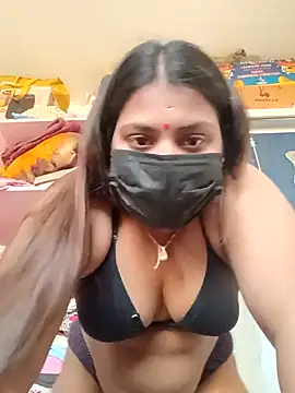 Snapshot of Hotmilfxox chatting on 12.15.24 Hotmilfxox online show from 12.15.24