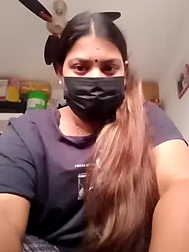 Snapshot of Hotmilfxox chatting on 12.23.24 Hotmilfxox online show from 12.23.24