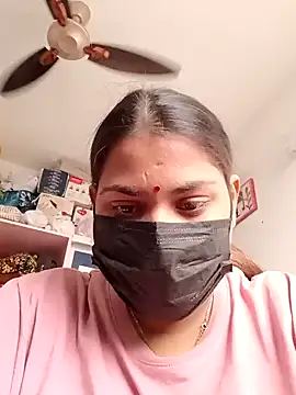 Snapshot of Hotmilfxox chatting on 12.28.24 Hotmilfxox online show from 12.28.24