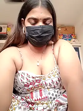 Snapshot of Hotmilfxox chatting on 01.17.25 Hotmilfxox online show from 01.17.25