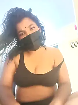 Snapshot of Hotmilfxox chatting on 03.19.25 Hotmilfxox online show from 03.19.25