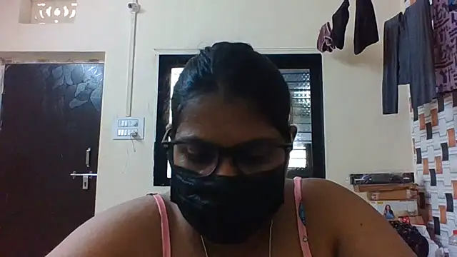 Snapshot of Hotmilfxox chatting on 06.02.26 Hotmilfxox online show from 06.02.26