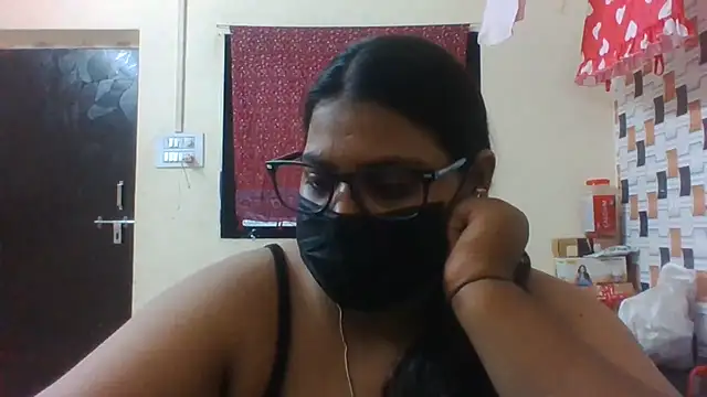 Snapshot of Hotmilfxox chatting on 06.11.26 Hotmilfxox online show from 06.11.26