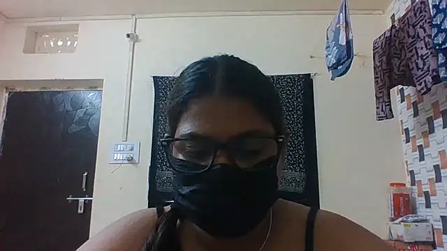 Snapshot of Hotmilfxox chatting on 06.18.26 Hotmilfxox online show from 06.18.26