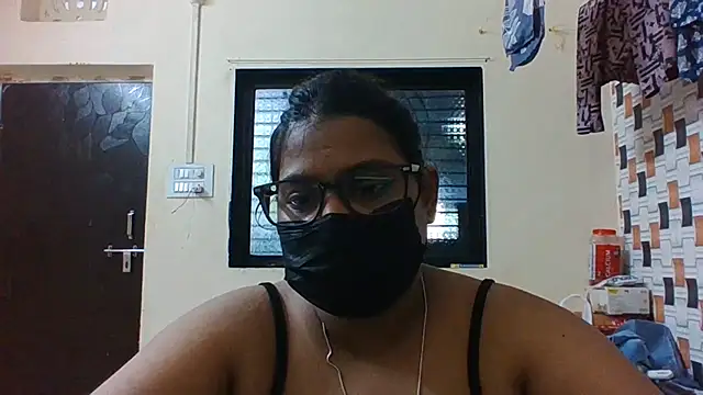 Snapshot of Hotmilfxox chatting on 06.18.26 Hotmilfxox online show from 06.18.26