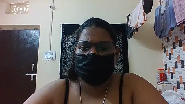 Snapshot of Hotmilfxox chatting on 06.19.26 Hotmilfxox online show from 06.19.26