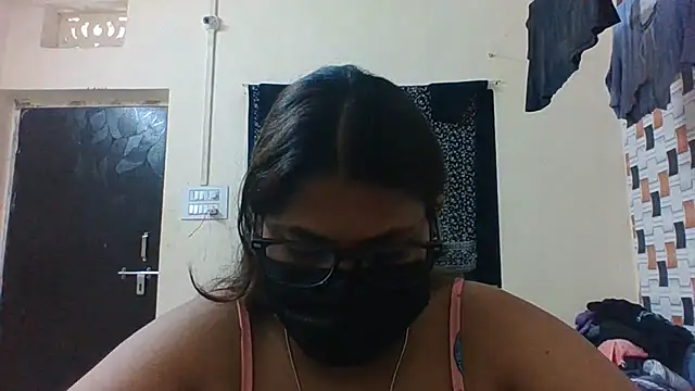 Snapshot of Hotmilfxox chatting on 06.21.26 Hotmilfxox online show from 06.21.26