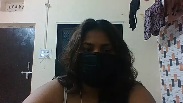 Snapshot of Hotmilfxox chatting on 06.24.26 Hotmilfxox online show from 06.24.26