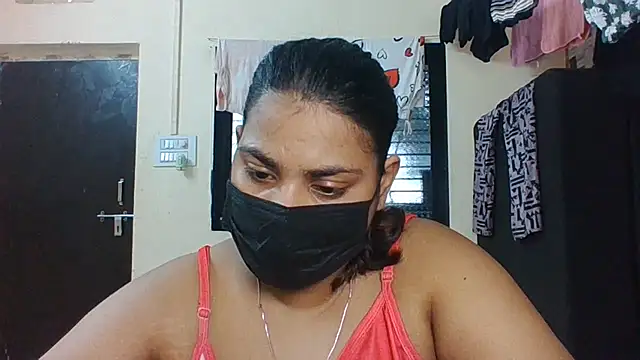 Snapshot of Hotmilfxox chatting on 07.18.26 Hotmilfxox online show from 07.18.26