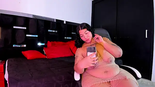 Snapshot of Tasha_Sant chatting on 10.17.25 Tasha Sant online show from 10.17.25