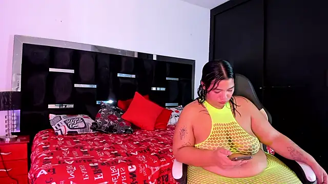 Snapshot of Tasha_Sant chatting on 10.22.25 Tasha Sant online show from 10.22.25